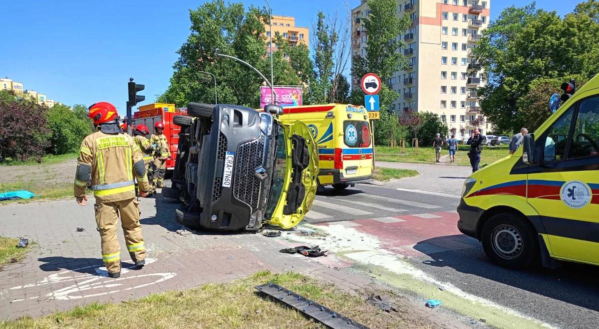 Zderzenie karetki z osobówką w Bydgoszczy. Kilka osób rannych