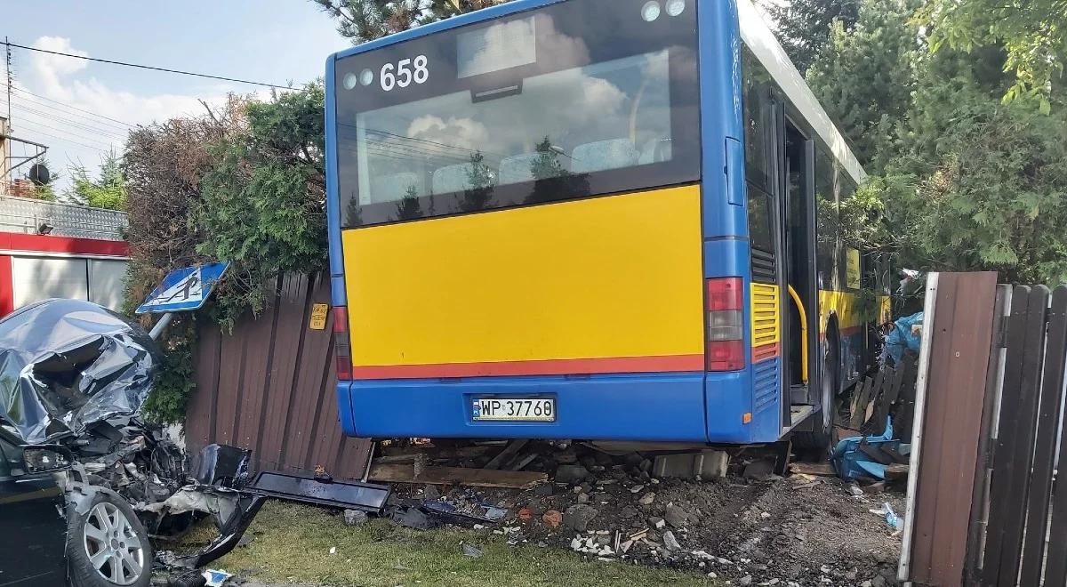 Mazowieckie: autobus zderzył się z samochodem osobowym. 6 osób trafiło do szpitala