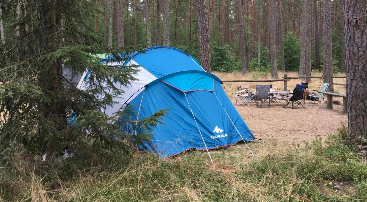 Śmierć na biwaku. W namiocie znaleziono ciało 30-latka. Jest komunikat policji
