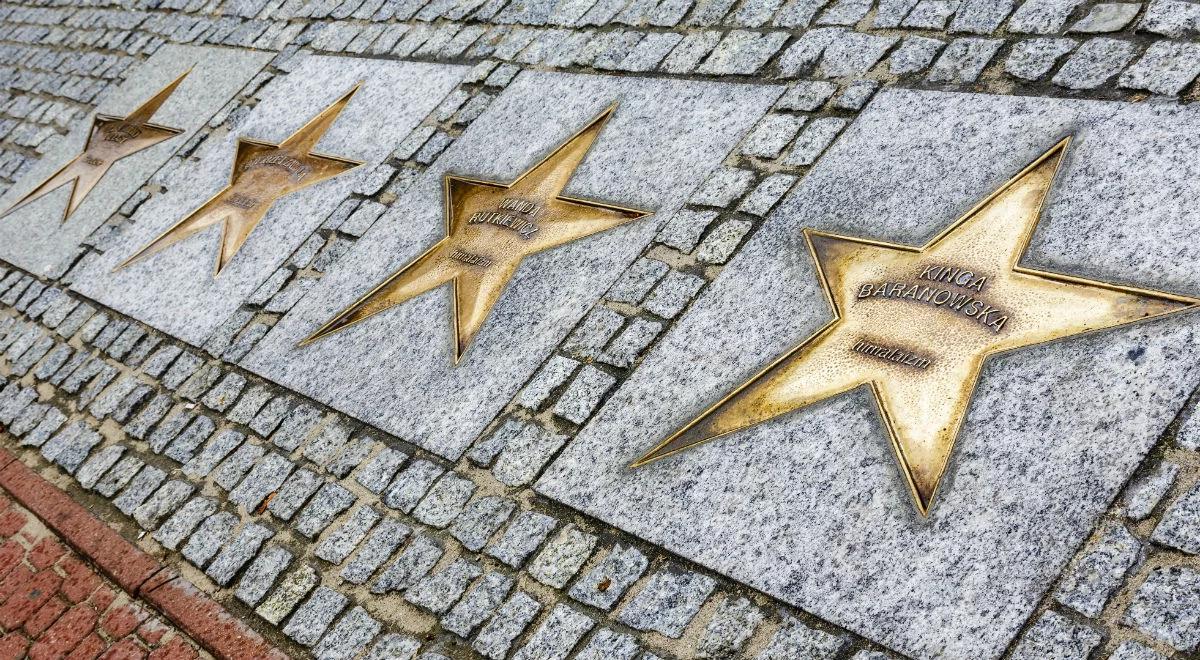 Kolejni sportowcy i dziennikarze uhonorowani w Alei Gwiazd we Władysławowie. "To wielki honor i wyróżnienie"