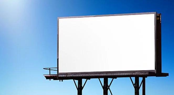 Billboardowy chaos nie chce się poddać