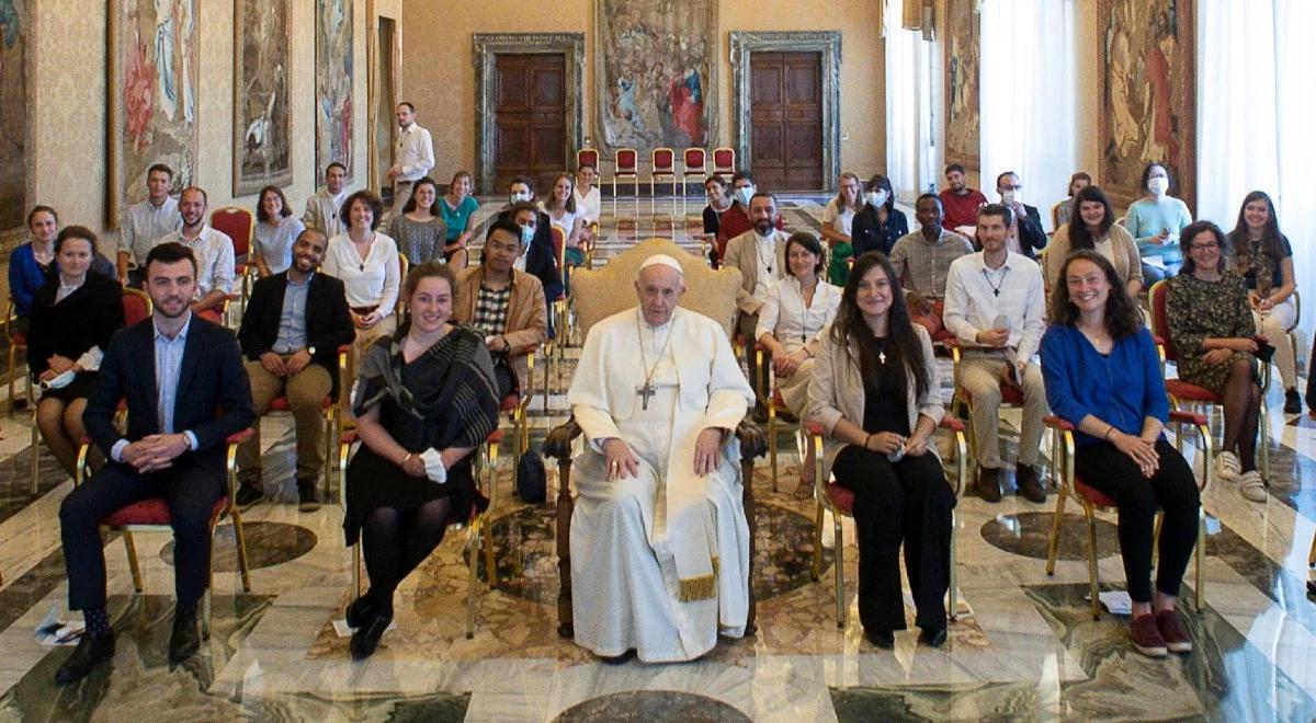Międzynarodowe Święto Pracy. Franciszek przypomina o Św. Józefie Rzemieślniku