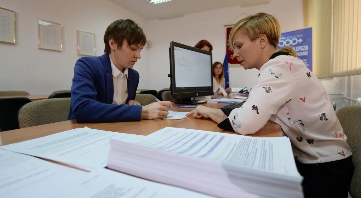 Program "Rodzina 500+". Masowy napływ wniosków przez internet