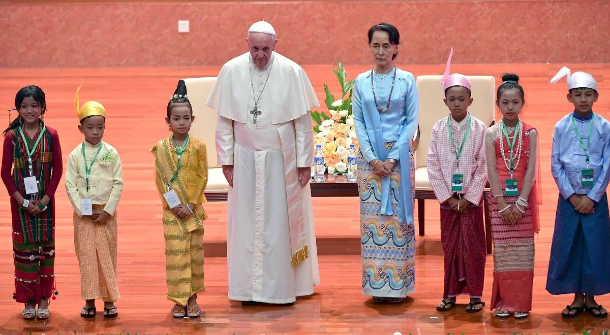 Papież Franciszek: nikogo nie można wykluczać. Apel o budowanie pokoju