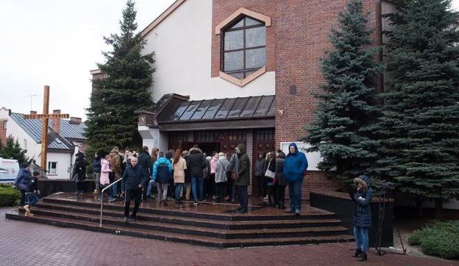 Koszalin: msza św. w intencji ofiar pożaru w escape roomie i ich rodzin