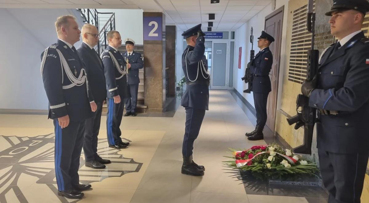 "Złożyli hołd policjantom". Przedstawiciele państwowi uczcili pamięć pomordowanych w Katyniu