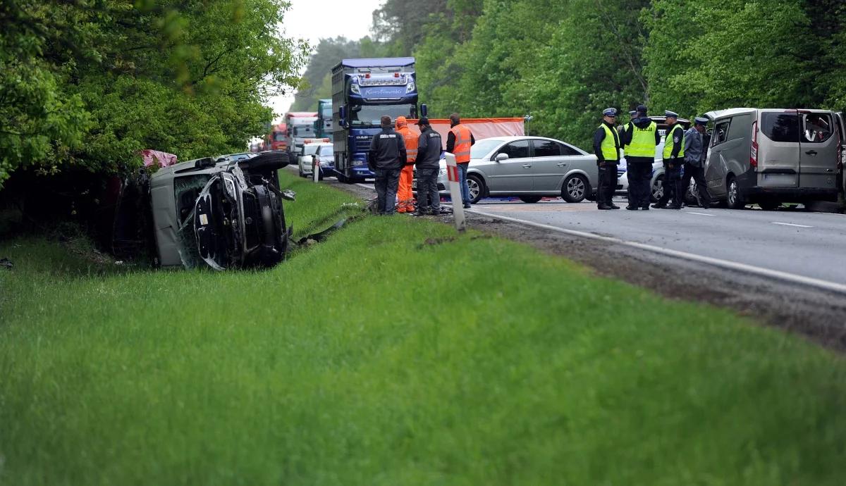 Karambol na drodze krajowej nr 10. Są ofiary śmiertelne