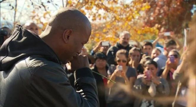 Paul Walker nie żyje. Fani i koledzy z planu odwiedzają miejsce wypadku