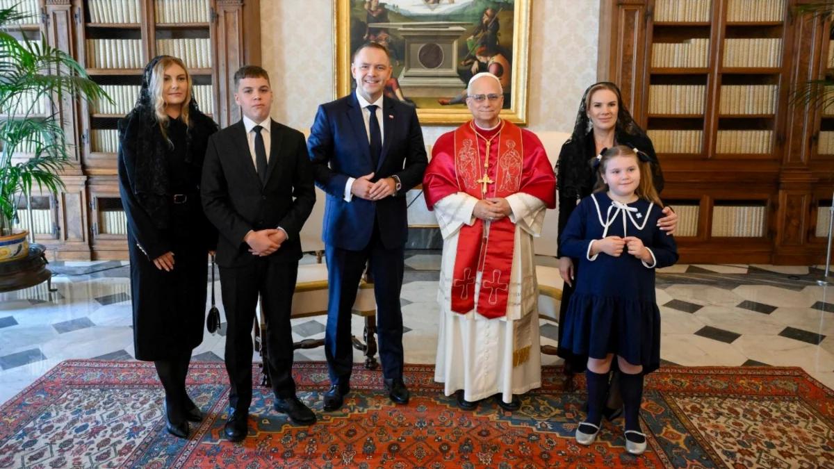 Karol Nawrocki z żoną i dziećmi na audiencji u papieża Leona XIV