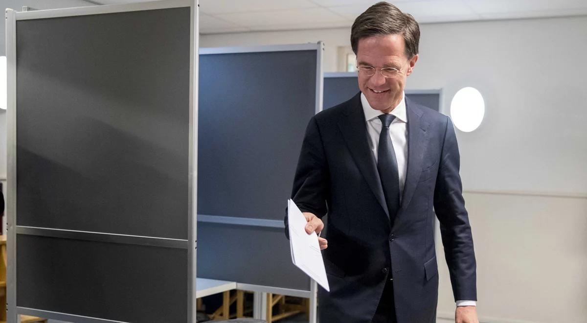 Holandia: Partia Ludowa premiera Rutte wygrywa wybory parlamentarne