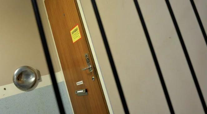 Szwecja w szoku. Kobieta przez 10 lat więziła córki? 