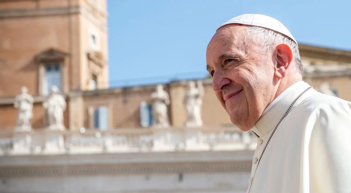 Papież Franciszek zdrowieje po operacji jelita. Jutro pojawi się w oknie kliniki na Anioł Pański