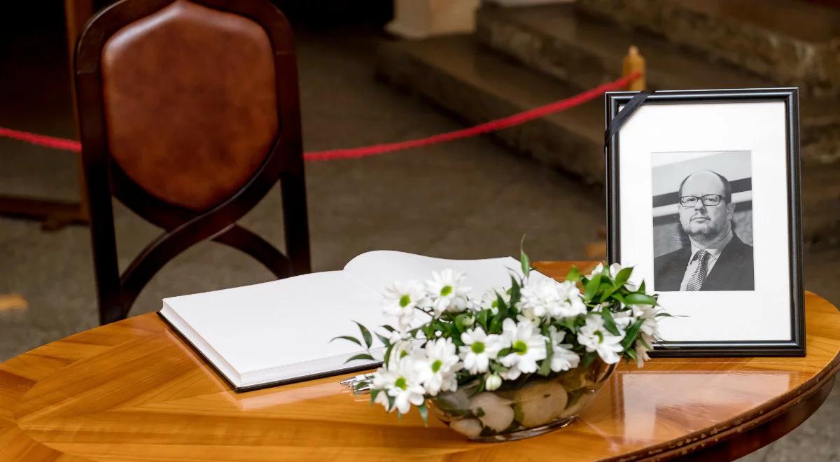 Debata dnia. Publicyści wspominają tragicznie zmarłego Pawła Adamowicza