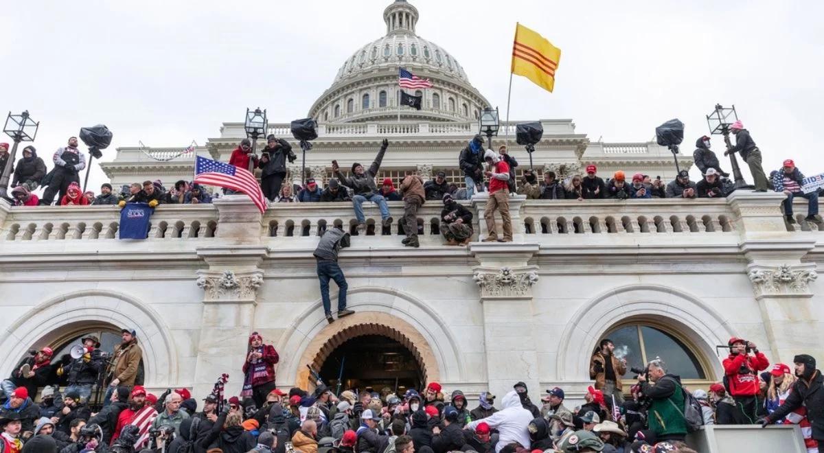 Rocznica szturmu na Kapitol. Biden oskarżył Trumpa o atak na demokrację