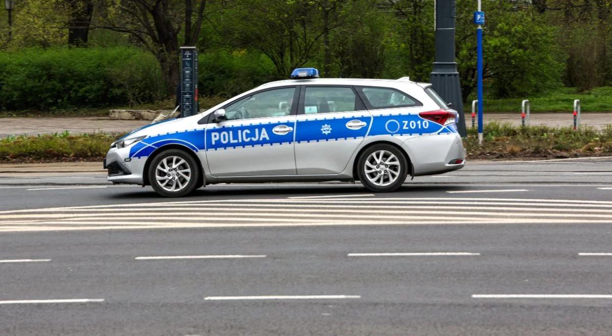 Do przeszczepu w eskorcie radiowozu. Policjanci pomogli czterolatce