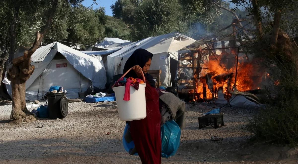 "Rodziny z dziećmi śpią na gołej ziemi". Polka z Lesbos o sytuacji uchodźców po pożarze obozu