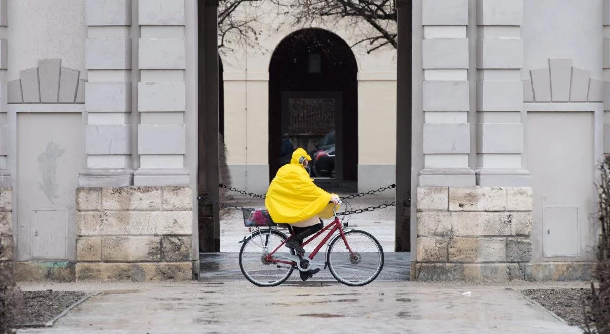 Prognoza pogody na dziś: pochmurno, wietrznie i deszczowo, ale na zachodzie nawet 11 stopni Celsjusza
