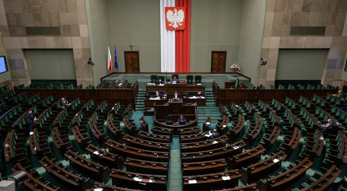 VAT: do końca 2018 r. nie będzie obniżenia stawek. Pierwsze czytanie "dużej" noweli w Sejmie