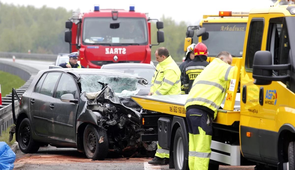 Długi weekend na drogach. Policja: 356 wypadków, 30 zabitych