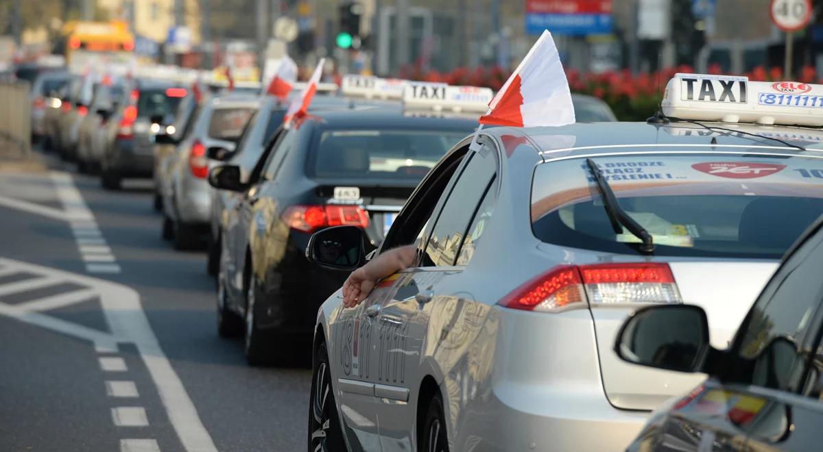 Taksówkarze blokują ulice