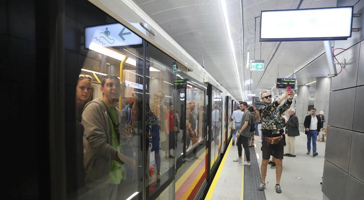 Warszawiacy walczą z epidemią. Dramatyczny spadek podróżujących metrem i autobusami