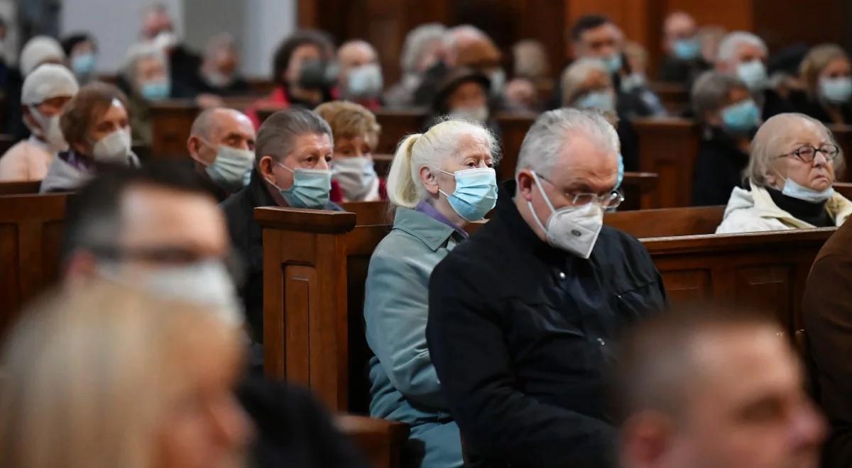 "Nie ma obowiązku, ale jest rozsądek". Szef MZ o noszeniu maseczek w zatłoczonych miejscach