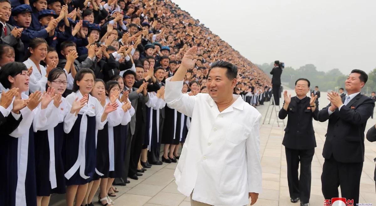 Praca "w trudnych i wymagających warunkach" w kopalniach i na farmach. Kim Dzong Un werbuje wolontariuszy