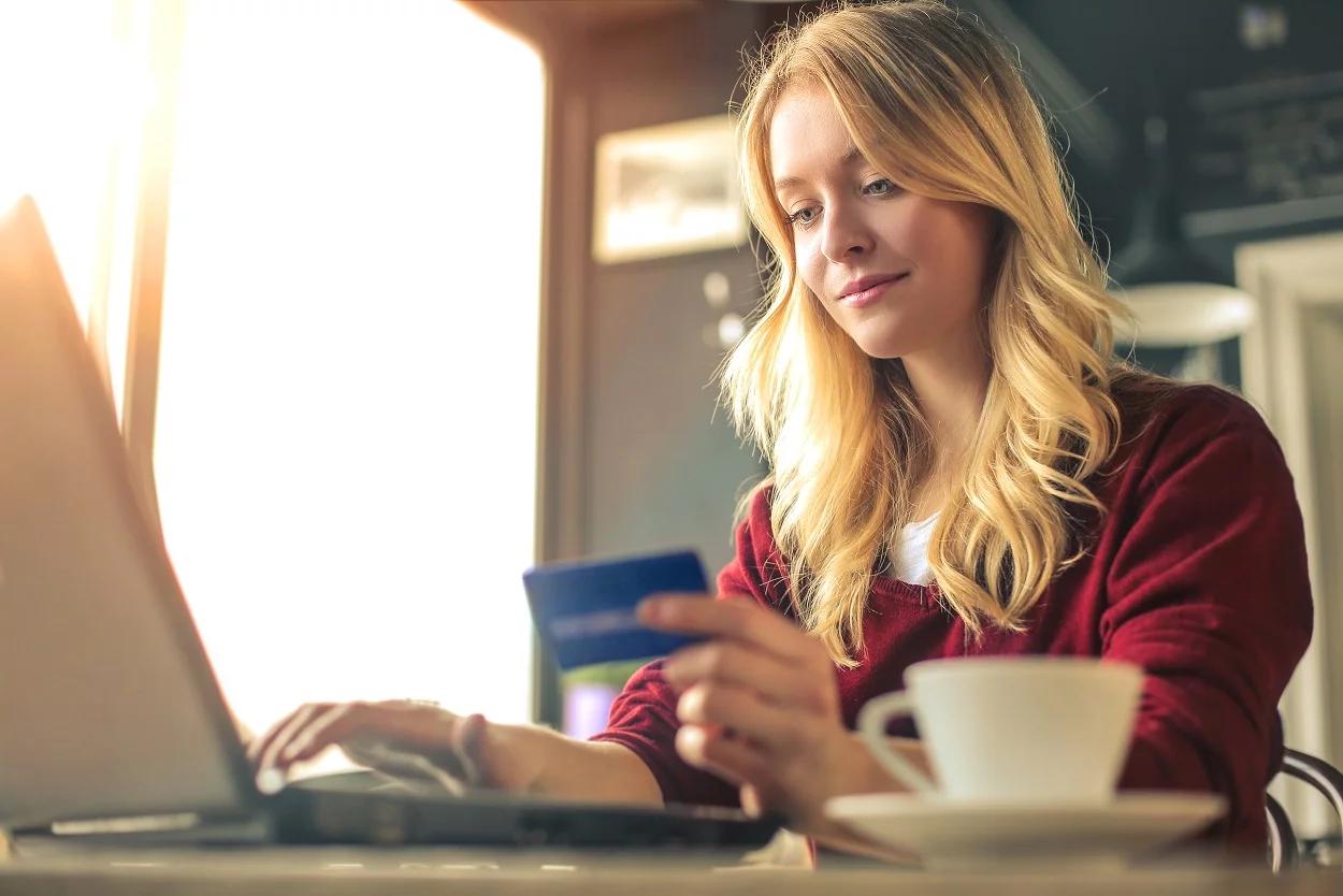 Kobiety są mniej ostrożne w internecie. Narażają się na przykre konsekwencje