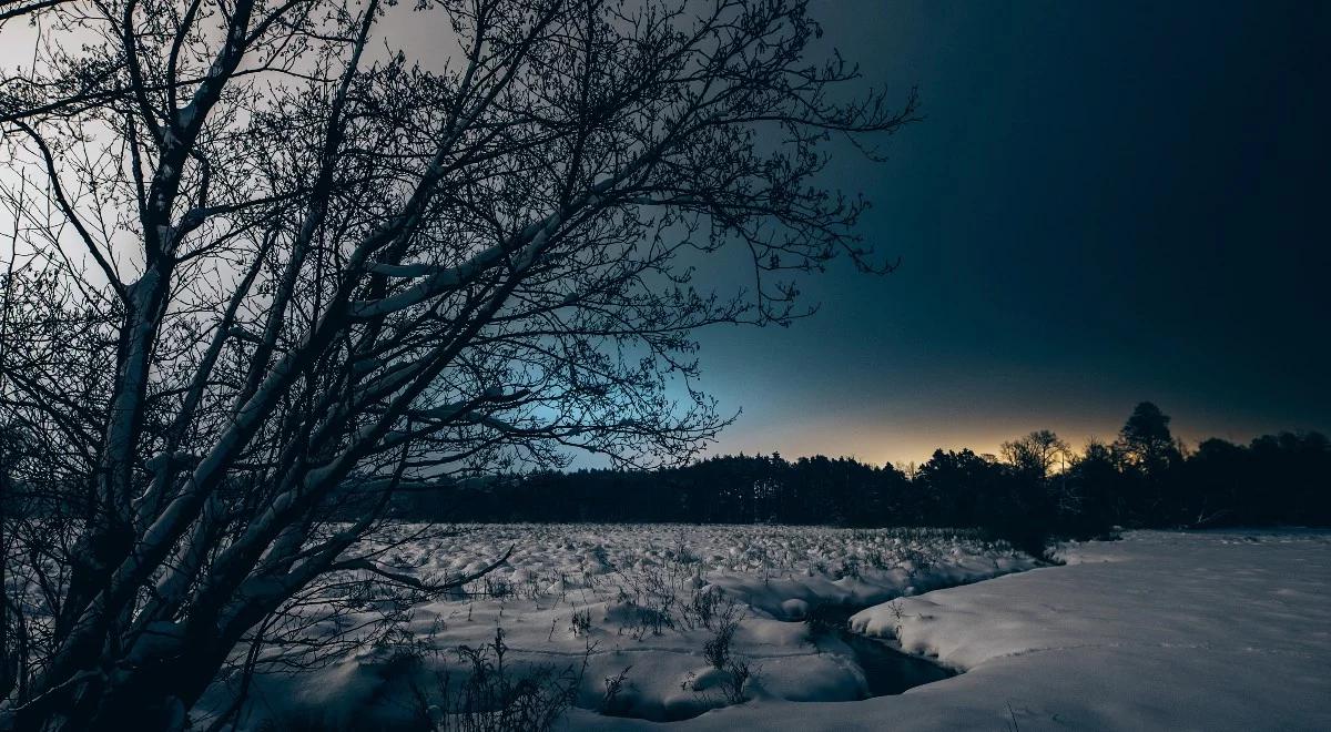 Czeka nas mroźna noc. Lokalnie mogą wystąpić zawieje i zamiecie śnieżne