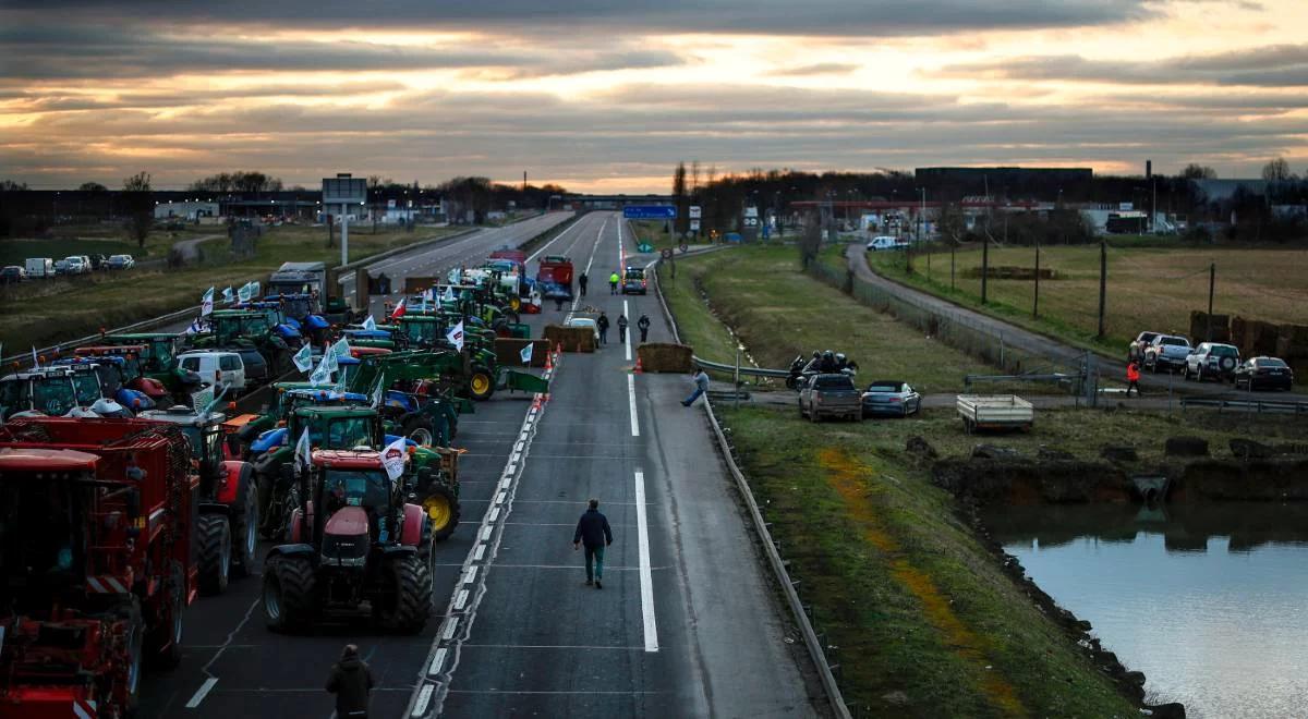 Francja: rolnicy chcą blokady Paryża i innych miast. Paraliż na drogach w całym kraju