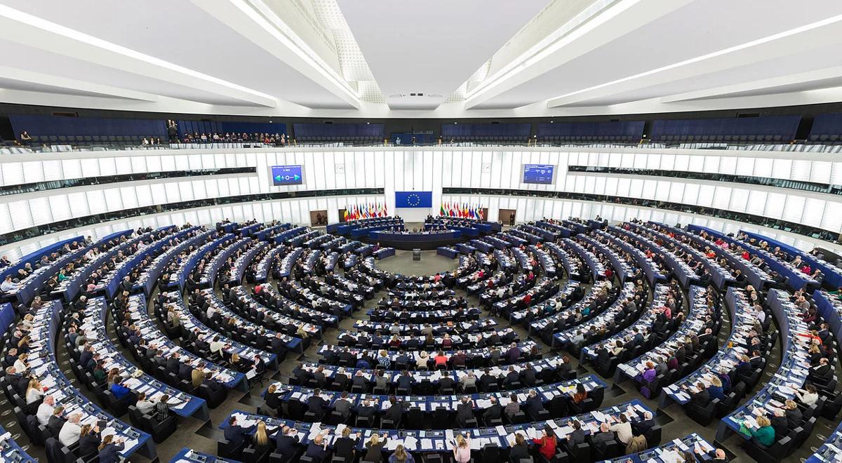 Przed debatą w sprawie Polski.  Ostrożność Komisji Europejskiej