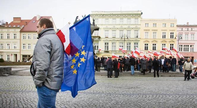 "Koniec konsensusu". Maleje euroentuzjazm wśród Polaków