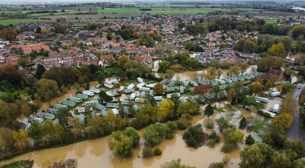 Ponad milion domów bez prądu we Francji, chaos komunikacyjny w W. Brytanii i Holandii. Sztorm Ciaran atakuje 