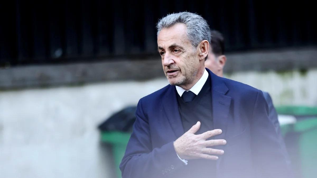Nicolas Sarkozy w więzieniu. "Może nie odbędzie nawet połowy kary"