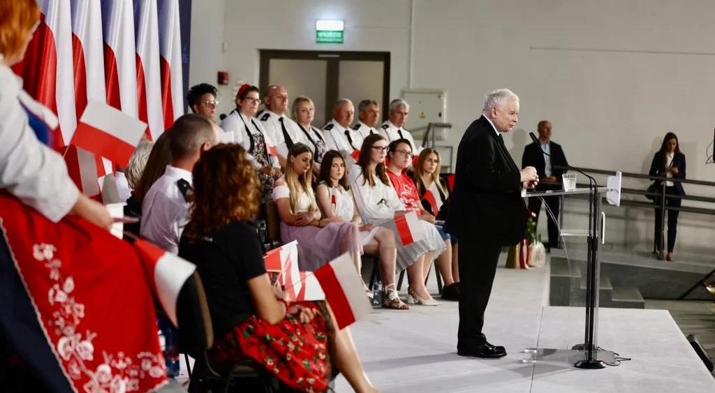Prezes PiS wznowi objazd po kraju. Znamy termin
