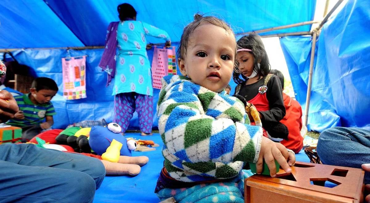 UNICEF:  tysiące niedożywionych dzieci w Nepalu, wiele bez opieki