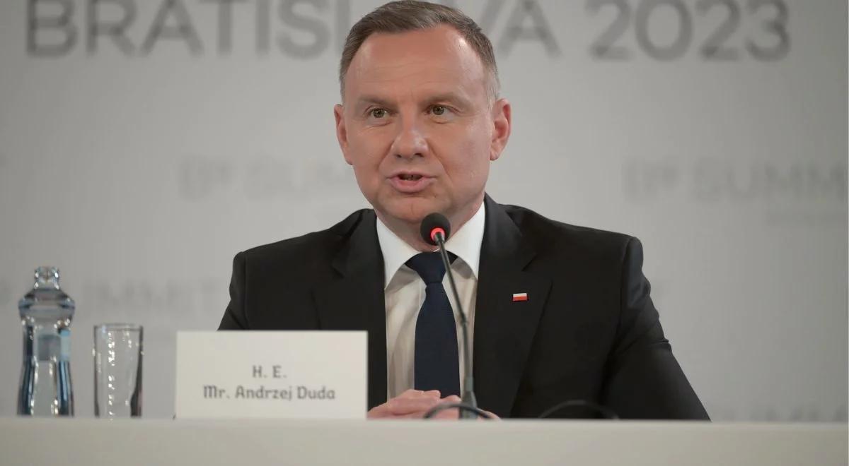 Wysadzenie tamy na Dnieprze. Andrzej Duda: Rosja musi wypłacić odszkodowania, a sprawcy muszą stanąć przed sądem