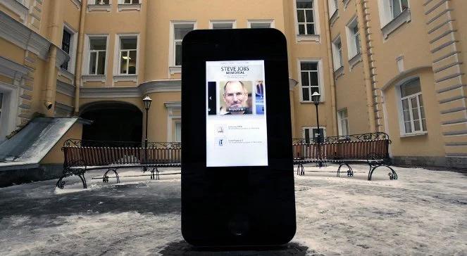 Rosjanie postawili pomnik iPhone'owi