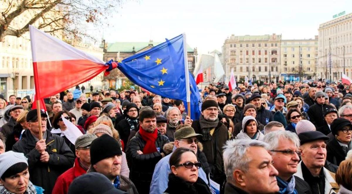 Spór o TK. Prawie 300 osób na demonstracji w Poznaniu