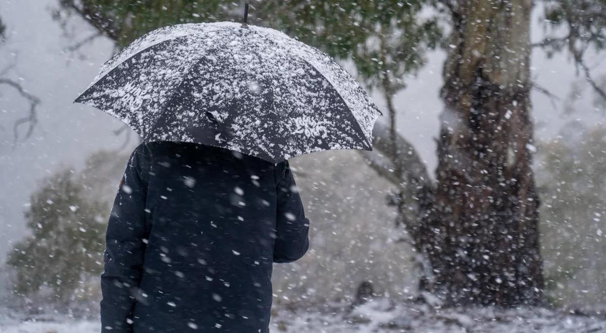 Intensywne opady śniegu, IMGW wydaje ostrzeżenia. Sprawdź, których regionów dotyczą