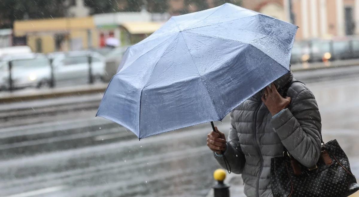 Pochmurnie i deszczowo, ale dość ciepło. Sprawdź pogodę na wtorek