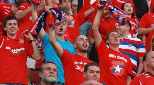 Kibice Wisły potraktowani jak przestępcy
