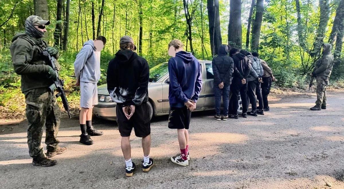"Kurier" z migrantami zatrzymany na granicy. "Przejścia nie ma!"