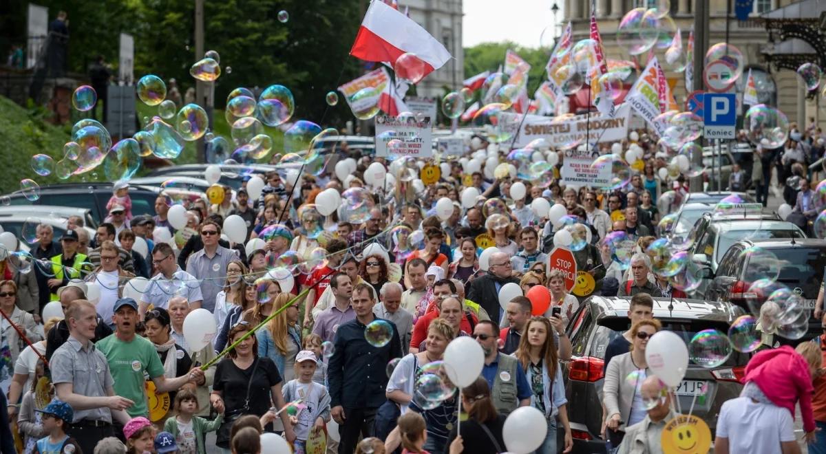 "Rodzina - wspólnota - Polska". Ulicami polskich miast przeszły Marsze dla Życia i Rodziny