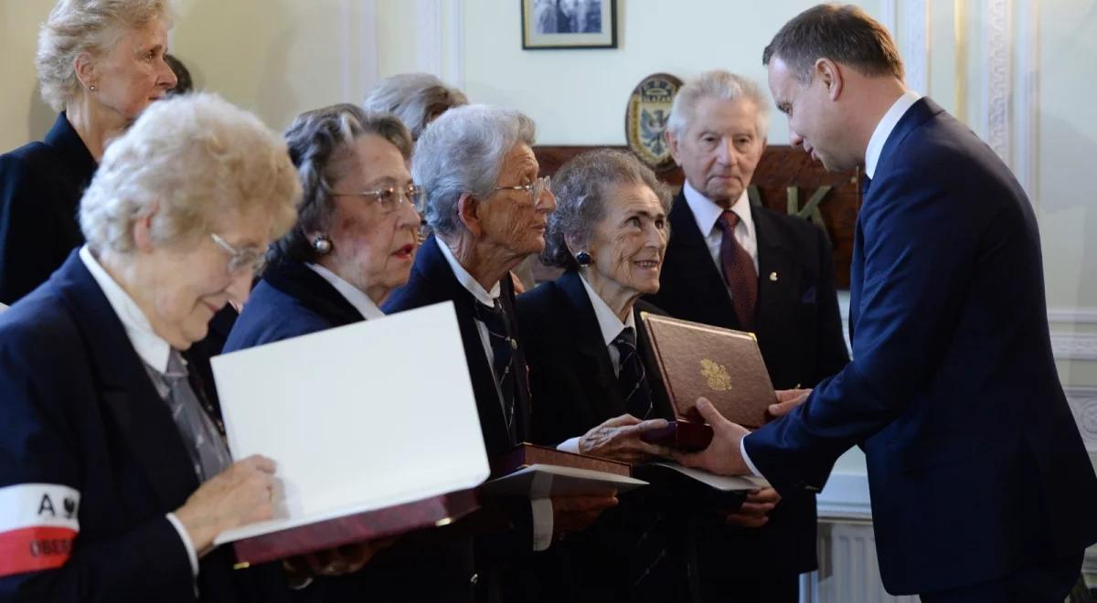 Prezydent awansował uczestniczki Powstania Warszawskiego. "To kwestia sprawiedliwości dziejowej"