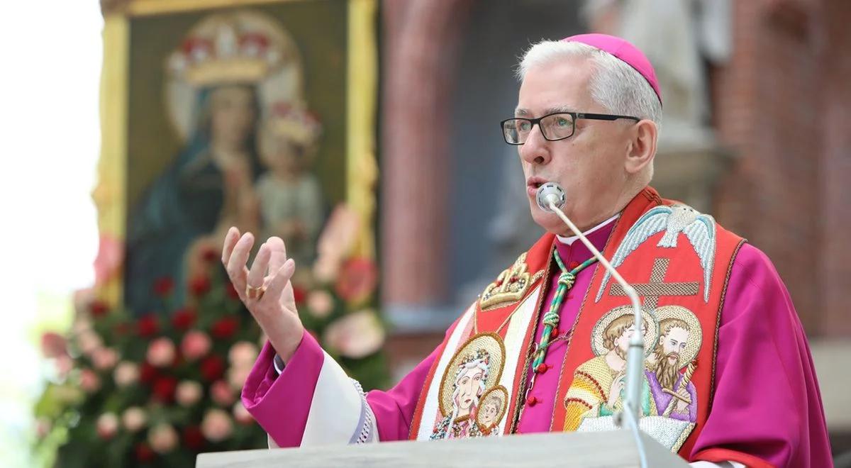 Abp. Skworc: aby uchronić człowieka przed niszczycielskimi prądami, trzeba pielęgnować rodzinę