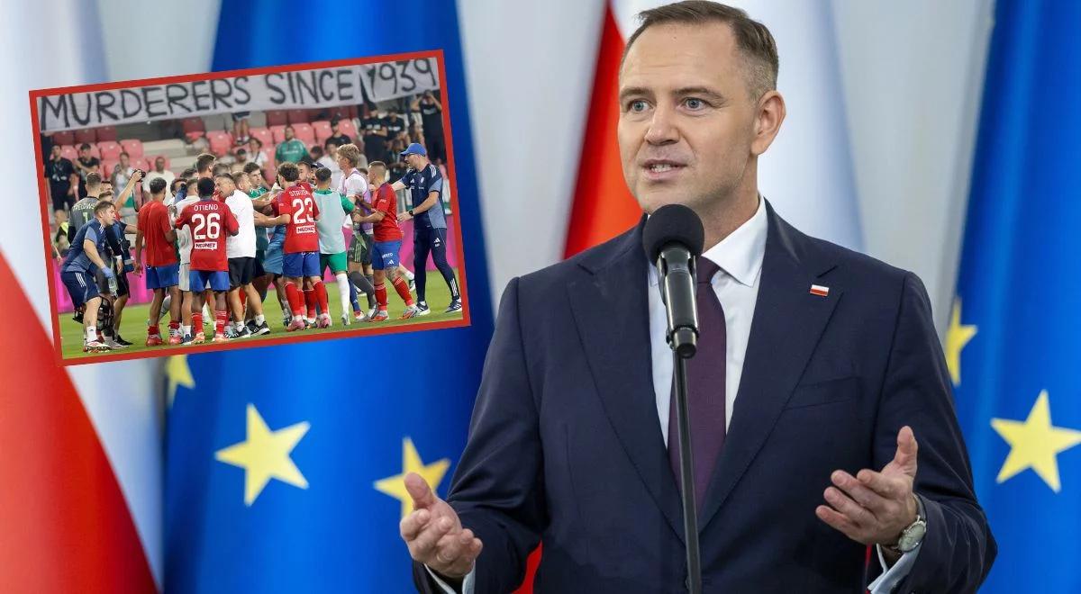 Skandaliczny baner izraelskich kibiców. Nawrocki: głupota, której nie tłumaczą żadne słowa