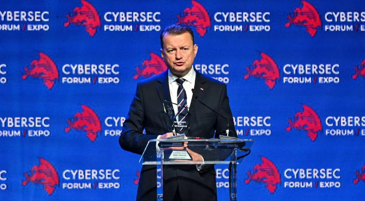"Stworzyliśmy cały system edukacyjny i szkoleniowy". Minister Błaszczak o wojskach obrony cyberprzestrzeni