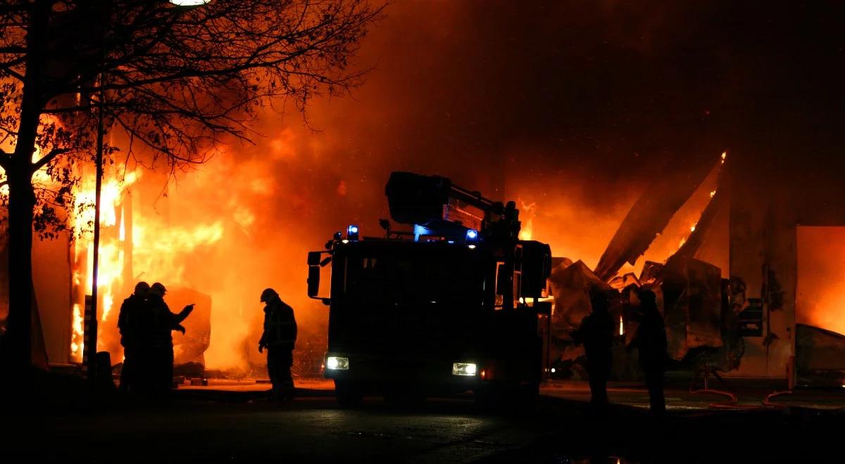 Pożar stolarni w Wielkopolsce. Z ogniem walczy 40 zastępów strażaków