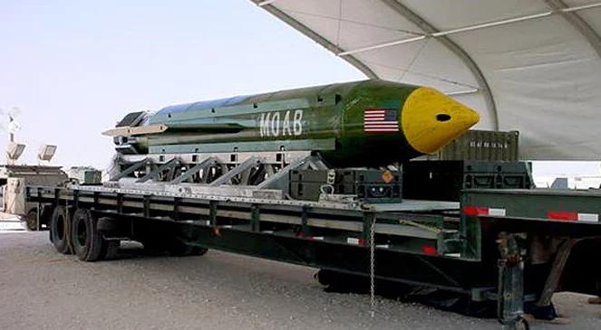 "Ameryka pozostaje w grze". USA zrzuciły w Afganistanie "matkę wszystkich bomb"